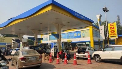 10, 15 ஆண்டுகள் ஆன வாகனங்களுக்கு டீசல், பெட்ரோலுக்கு விதித்த தடை நீக்கம்