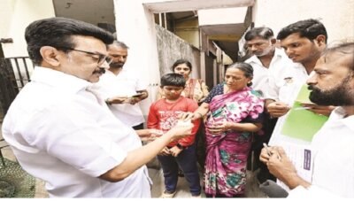 சென்னை நகரில் வீடுவீடாக நேரில் போய் மக்களிடம் ஸ்டாலின் உரையாடினார்