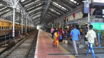 சென்னை சென்ட்ரல் ரெயில் நிலையத்தில் செல்போன் திருடனை துரத்தி சென்று மடக்கிப் பிடித்த ரெயில்வே போலீசார்