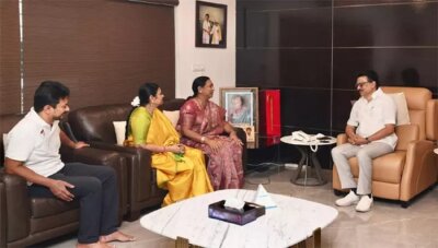 ஸ்டாலினை நேரில் சந்தித்து நலம் விசாரித்த பிரேமலதா விஜயகாந்த், ஓ.பி.எஸ்.