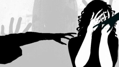 மேலூரில் இளம்பெண் கூட்டு பாலியல் வன்கொடுமை: காதலன் உள்பட 3 பேர் கைது