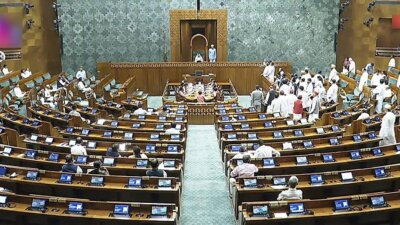 எதிர்க்கட்சிகள் அமளியால் இரு அவைகளும் முடங்கியது