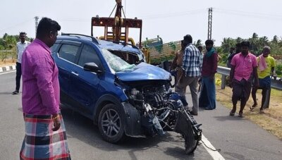 தஞ்சாவூர் தேசிய நெடுஞ்சாலையில் சரக்கு வாகனம் மீது கார் மோதி விபத்து: 4 பேர் பலி