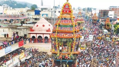 வரதராஜ பெருமாள் கோயில் தேர் திருவிழா: ஆயிரக்கணக்கான பக்தர்கள் பங்கேற்பு