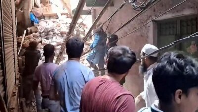 டெல்லியில் அடுக்குமாடி குடியிருப்பு இடிந்து விழுந்து விபத்து