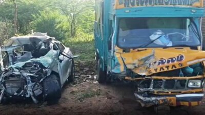 பரமக்குடி அருகே இன்று அதிகாலை லாரி–கார் மோதிய விபத்தில் 4 பேர் பலி