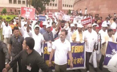 டெல்லியில் தேர்தல் ஆணையத்துக்குப் பேரணி ; ராகுல், பிரியங்கா கைது