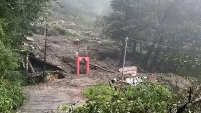 உத்தராகண்டில் 2 இடங்களில் மேகவெடிப்புp சிக்கி தவிக்கும் குடும்பங்கள்; மீட்பு பணி தீவிரம்