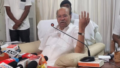 முதல்வரின் பெயருக்கு தடை கோரி வழக்கு: ரூ.1 லட்சம் அபராதத்துடன் தள்ளுபடி