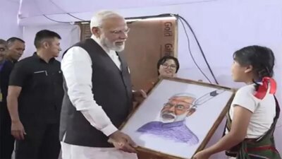 மணிப்பூரில் பிரதமர் மோடி: உற்சாக வரவேற்பு