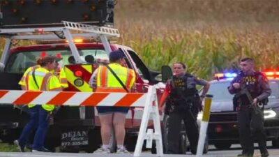 அமெரிக்காவில் குற்றவாளியை பிடிக்க சென்ற போலீஸ் அதிகாரிகள் 3 பேர் சுட்டுக்கொலை