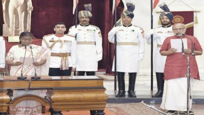 15வது துணை ஜனாதிபதியாக சி.பி.ராதாகிருஷ்ணன் பதவியேற்றார்