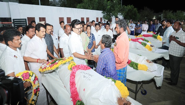 கரூரில் உயிரிழந்தவர்கள் குடும்பத்திற்கு முதல்வர் ஆறுதல்