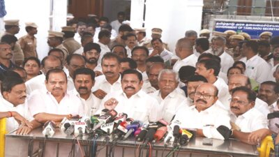 கரூர் சம்பவம்: முதலமைச்சர் – எடப்பாடி காரசார விவாதம்