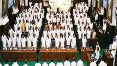 கரூர் கூட்ட நெரிசலில் பலியான 41 பேருக்கு அஞ்சலி; இரங்கல் தீர்மானம்