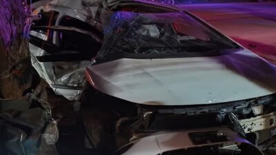 மரத்தில் கார் மோதி விபத்து: பிறந்தநாள் கொண்டாட சென்ற நண்பர்கள் 4 பேர் பலி