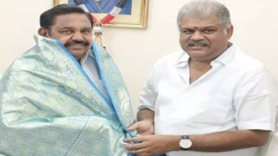 எடப்பாடி பழனிசாமியுடன் ஜி.கே.வாசன் திடீர் சந்திப்பு