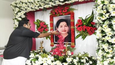 ‘மெரீனா பீச்’ ஜெயலலிதா நினைவிடத்தில் டிசம்பர் 5–ந் தேதி எடப்பாடி பழனிசாமி மலர் வளையம் வைத்து மரியாதை