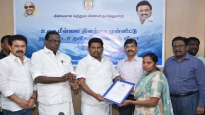 உலக மீன்வள தினம்: மீனவர்களுக்கு அனிதா ராதாகிருஷ்ணன் நலத்திட்ட உதவிகள்