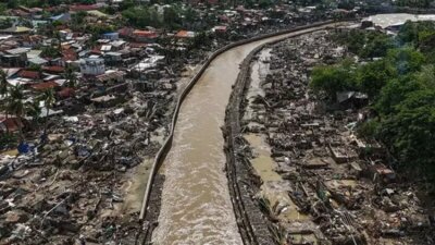 கல்மேகி புயல் தாக்கி பிலிப்பைன்சில் 142 பேர் உயிரிழப்பு