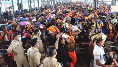 சபரிமலையில் அலைமோதும் பக்தர்கள் கூட்டம்