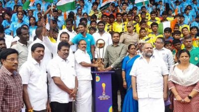 கடலூருக்கு வந்த உலக ஹாக்கி கோப்பை: அமைச்சர் கணேசன் காட்சிப்படுத்தினார்