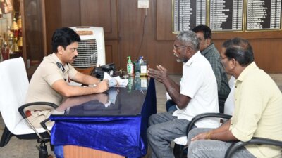 பொதுமக்களிடம் புகார் மனு பெற்றார் சென்னை போலீஸ் கமிஷனர் அருண்