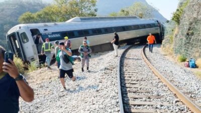 மெக்சிகோவில் ரெயில் தடம் புரண்ட விபத்தில் 13 பேர் பலி