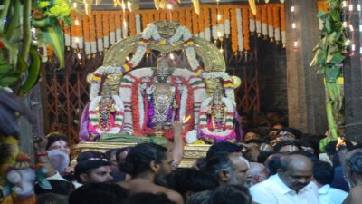 சென்னை திருவல்லிக்கேணி பார்த்தசாரதி, ஸ்ரீரங்கம் கோவிலில் அலை மோதியது பக்தர்கள் கூட்டம்