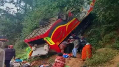 ஆந்திராவில் பஸ் பள்ளத்தாக்கில் கவிழ்ந்து விபத்து: 9 பேர் பலி