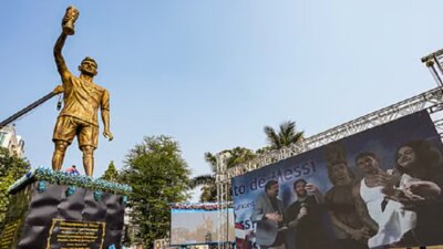 கொல்கத்தாவில் தனது 70 அடி உயர சிலையை காணொலி வாயிலாக திறந்து வைத்தார் மெஸ்ஸி