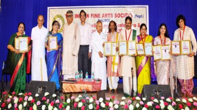 இந்தியன் பைன் ஆர்ட்ஸ் சொசைட்டியின் இசை விழாவில் சங்கீத கலாசிகாமணி பட்டம்: ஐஐடி இயக்குனர் காமகோடி வழங்கினார்