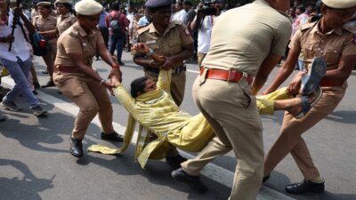 சென்னை மெரினாவில் இடைநிலை ஆசிரியர்கள் போராட்டம்