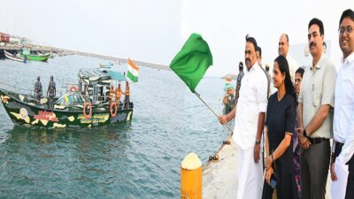 சென்னை கடற்கரை பகுதிகளை பாதுகாக்க கடல் சார் உயரடுக்கு பாதுகாப்புப் படை அமைச்சர் ராஜகண்ணப்பன் துவக்கிவைத்தார்.