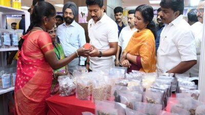 சென்னையில் மகளிர் சுய உதவிக்குழுவினர் தயாரித்த பொருட்கள் விற்பனை கண்காட்சி உதயநிதி திறந்து வைத்தார்.