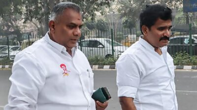 கரூர் பலி: டெல்லி சிபிஐ அலுவலகத்தில் 2-வது நாளாக தவெக நிர்வாகிகள் ஆஜர்