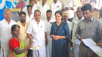 99 பயணளிகளுக்கு இலவச வீட்டுமனைப் பட்டா: காஞ்சிபுரம் கலெக்டர் கலைச்செல்வி வழங்கினார்