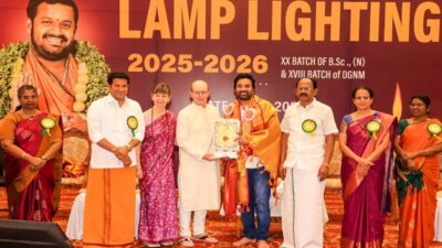 வேலூர் ஸ்ரீ நாராயணி ஸ்ரீ சக்தி அம்மா ஆசியுடன் செவிலியர் கல்லூரி விளக்கேற்றும் விழா