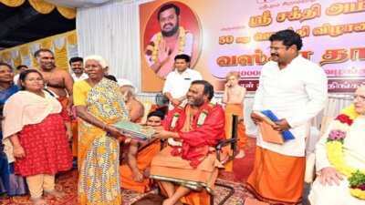 வேலூர் நாராயணி பீடத்தில் 10,008 மகளிருக்கு வஸ்தர தானம்