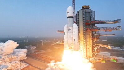 விண்ணில் பாய்ந்தது ‘இஸ்ரோ’வின் ‘பாகுபலி எல்விஎம்–3 எம்6 ராக்கெட்’