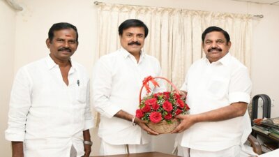 ஸ்டாலின், எடப்பாடி சந்தித்து விஜயகாந்த் குருபூஜை அழைப்பிதழ் வழங்கினார் எல்.கே.சுதீஷ்