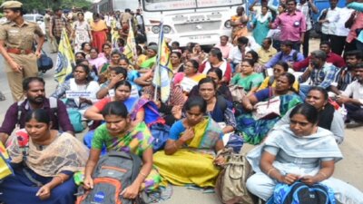 சென்னையில் பள்ளிக்கல்வித்துறை அலுவலகம் முற்றுகை: இடைநிலை ஆசிரியர்கள் கைது