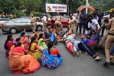 அறிவாலயம், அண்ணா சாலை முற்றுகை: துாய்மை பணியாளர்கள் தொடர் போராட்டம்