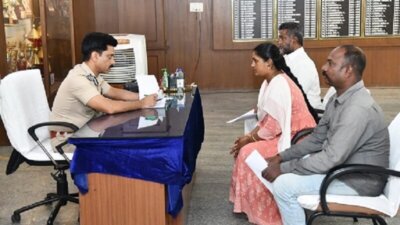 பொதுமக்களிடம் புகார் மனு பெற்றார் கமிஷனர் அருண்