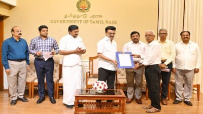 42 பத்திரிகையாளர்களுக்கு மாதம் ரூ.12,000 ஓய்வூதிய ஆணை முதல்வர் ஸ்டாலின் வழங்கினார்