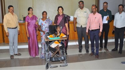 மாற்றுத்திறனாளிக்கு சக்கர நாற்காலி: ராணிப்பேட்டை கலெக்டர் வழங்கினார்