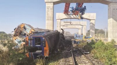 தாய்லாந்தில் ரெயில் மீது ராட்சத கிரேன் சரிந்து விழுந்து 22 பேர் பலி
