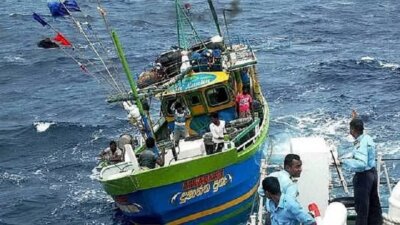 இலங்கை கடற்படை தொடர் அட்டூழியம்:  தமிழ்நாடு மீனவர்கள் 7 பேர் கைது