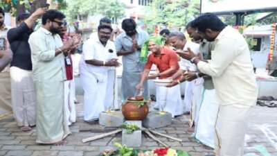 பாட்ரிஷியன் கலை – அறிவியல் கல்லூரியில் ஆண்கள் பொங்கல் வைக்கும் போட்டி