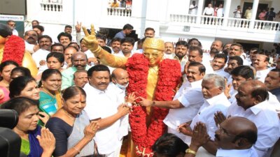 109வது பிறந்த நாள் எம்.ஜி.ஆர். சிலைக்கு எடப்பாடி மாலை அணிவித்து மரியாதை